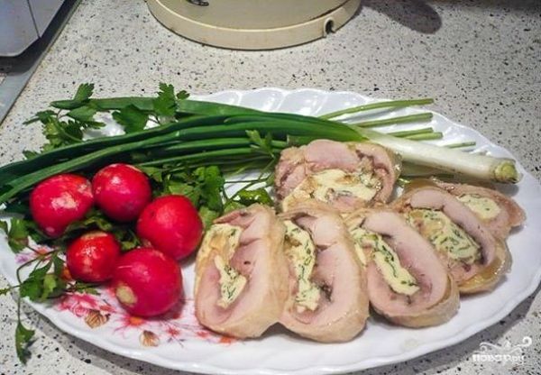 Рулет из филе индейки в духовке