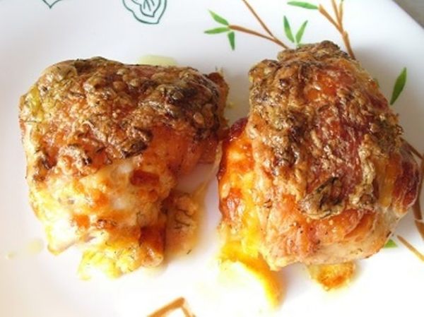 Куриные бедра в духовке с сыром