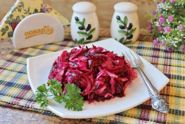 Салат из свеклы и красной рыбы