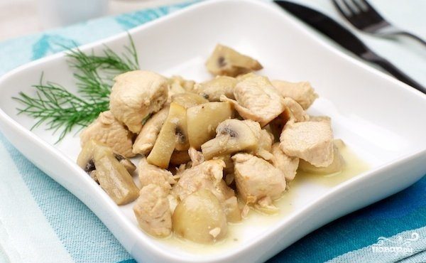 Гуляш из индейки с грибами