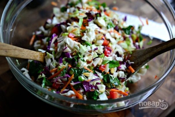 Салат из капусты с орехами Салат из капусты с орехами