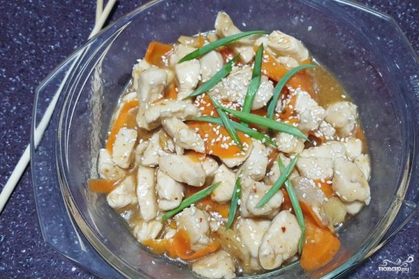 Курица в кисло-сладком соусе с кунжутом