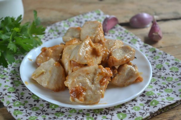Курица в мультиварке под соусом