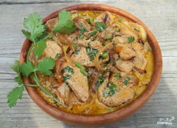 Куриное филе со сметаной в мультиварке