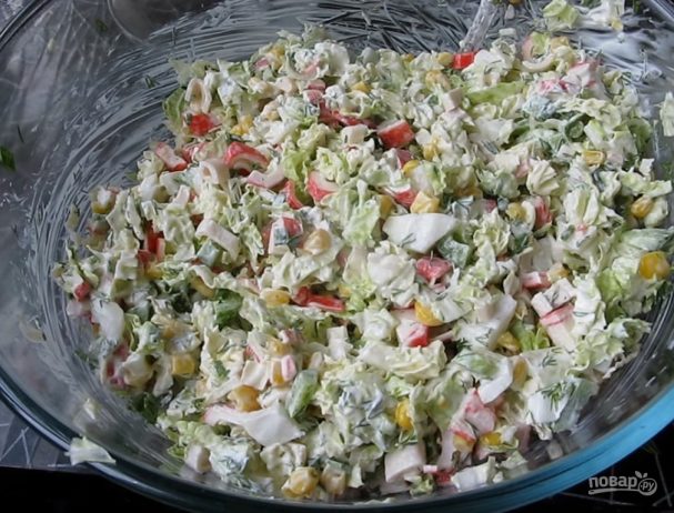 Салат из крабовых палочек и капусты с укропом