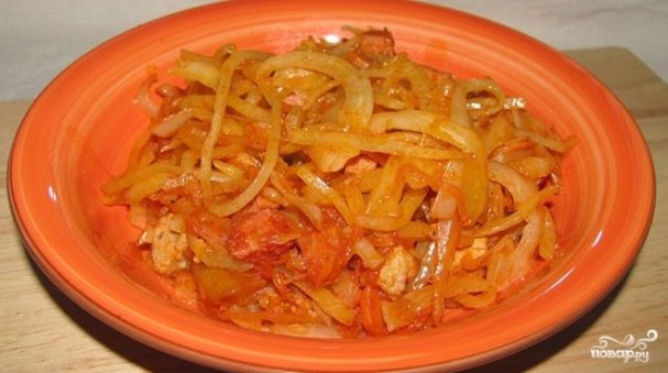 Тушеная квашеная капуста с курицей