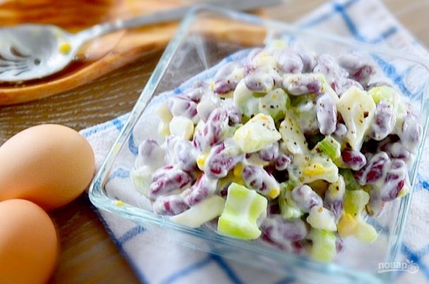 Салат с фасолью и сельдереем