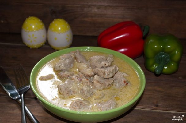 Свинина кусочками в соусе