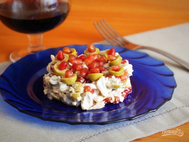 Салат с гранатом и кальмарами Салат с гранатом и кальмарами