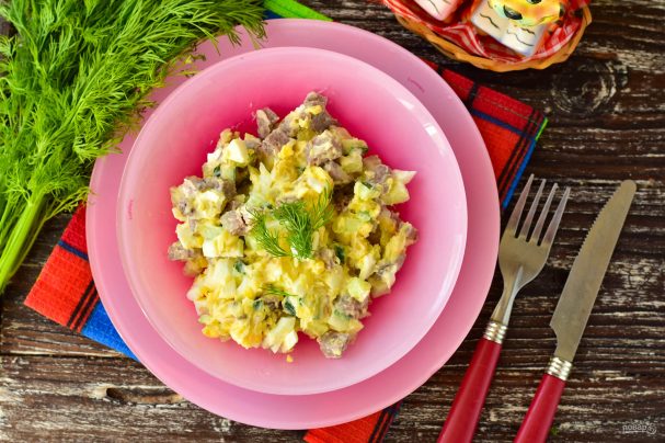 Салат с языком и картофелем