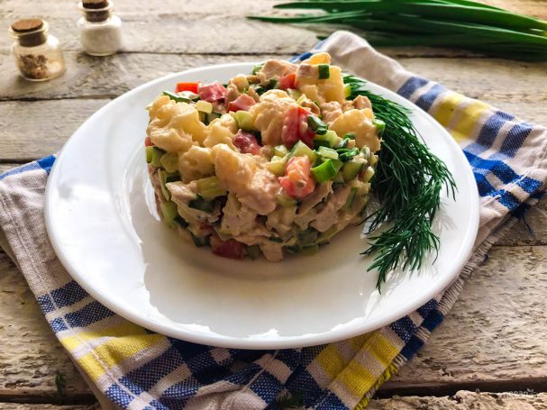 Салат с курицей и цветной капустой