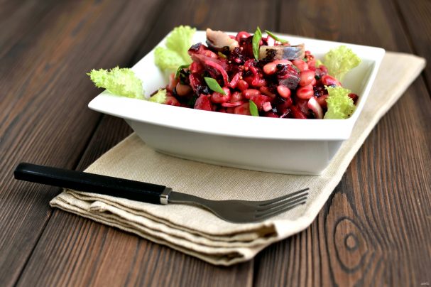 Салат с фасолью и селедкой Салат с фасолью и селедкой