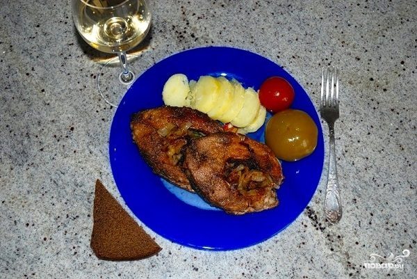 Сазан жареный с луком