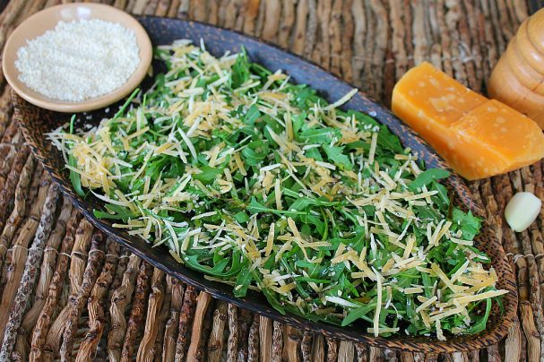 Салат с рукколой и сыром