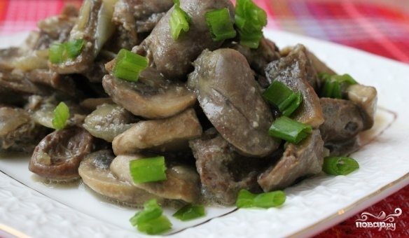 Куриные сердечки с грибами в сливочном соусе