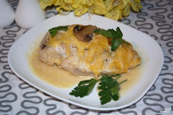 Мясо с шампиньонами в духовке