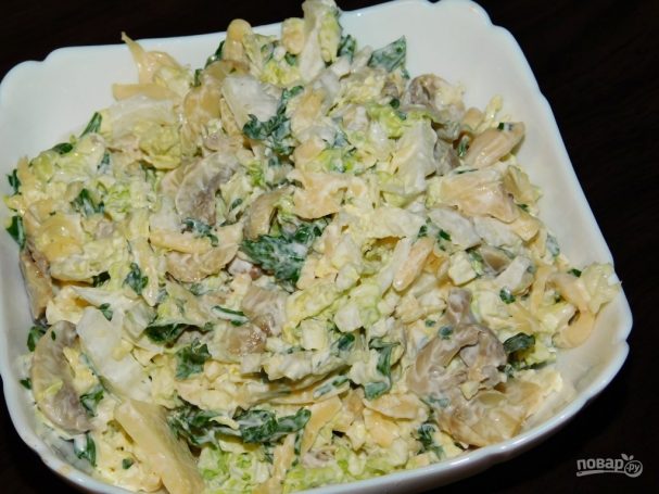 Салат с пекинской капустой и грибами