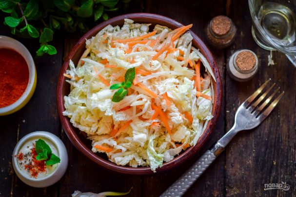 Салат с пекинской капустой и дайконом Салат с пекинской капустой и дайконом