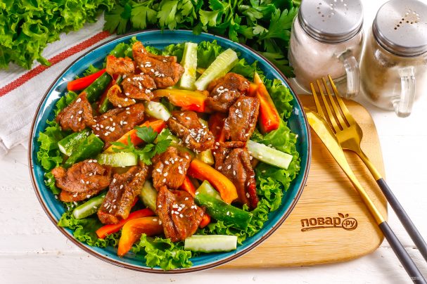 Китайский салат с курицей терияки
