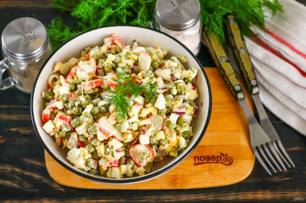 Салат с сыром косичка и крабовыми палочками