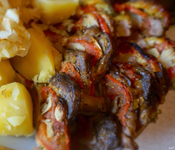 Мясо с сыром и помидорами в духовке