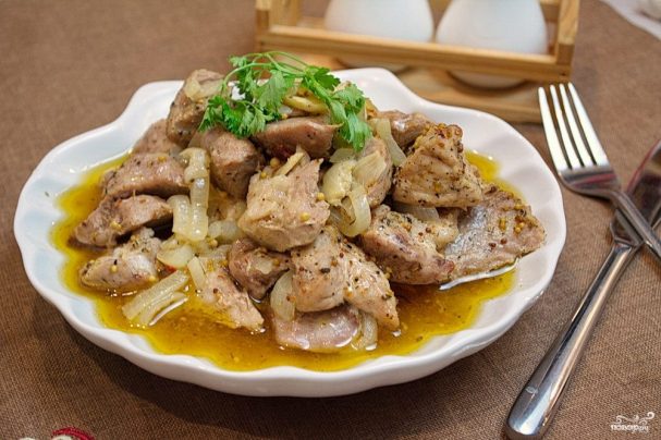 Свинина, запеченная кусочками в фольге