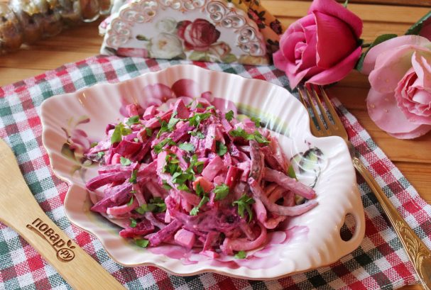 Салат с кальмарами и свеклой