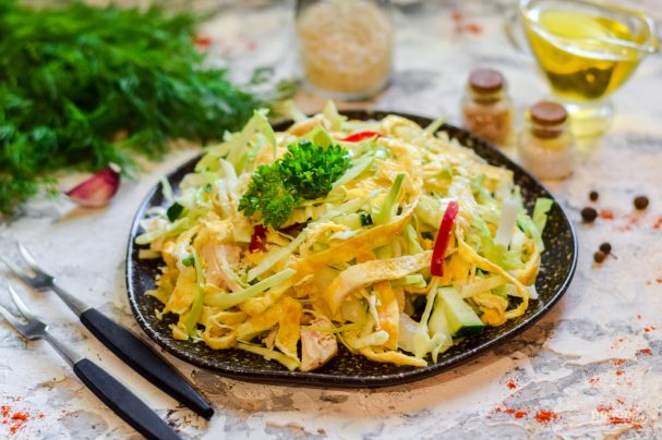 Японский салат с курицей