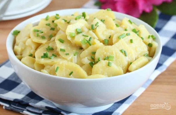 Салат из картофеля и лука