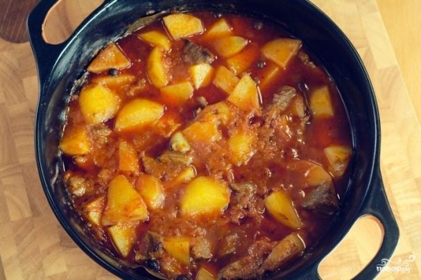 Тушеное мясо с картошкой