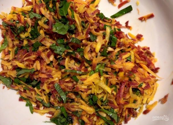 Салат с морковью и кедровыми орешками Салат с морковью и кедровыми орешками