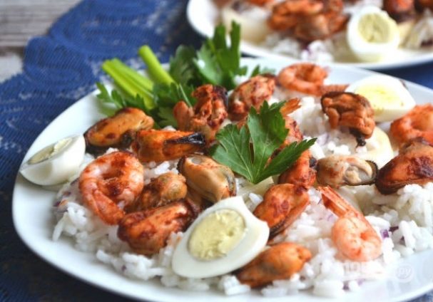 Теплый салат из морепродуктов Теплый салат из морепродуктов