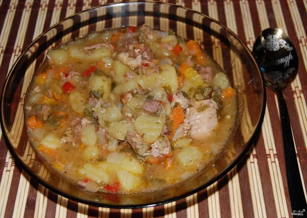 Тушеная картошка с тушенкой