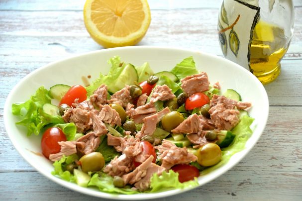Салат с тунцом и каперсами Салат с тунцом и каперсами