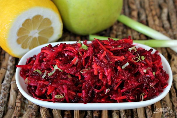Салат со свеклой, яблоком и морковью