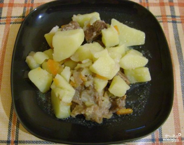Говядина, тушенная с картофелем в мультиварке