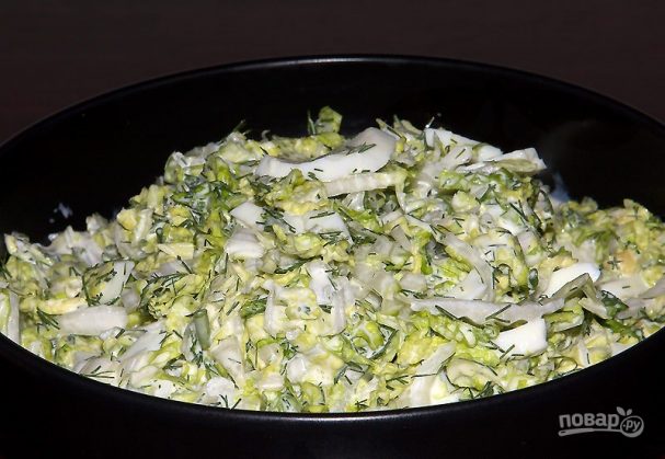 Салат с пекинской капустой и яйцами