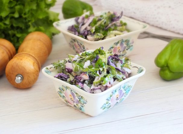 Салат с курицей, капустой и болгарским перцем