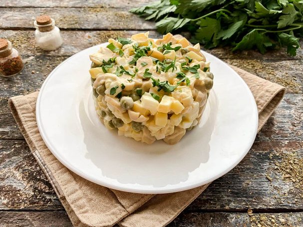 Салат из шампиньонов маринованных