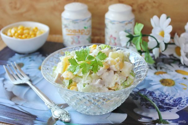 Салат с ананасом и пекинской капустой