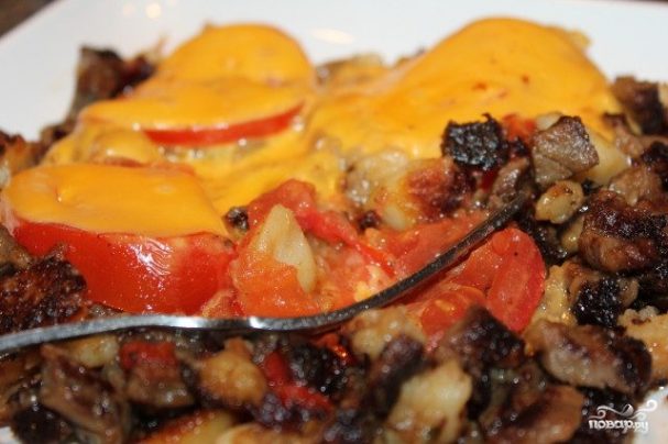 Говядина с помидорами и сыром