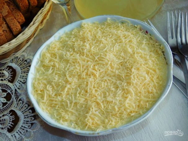 Слоеный салат с черносливом