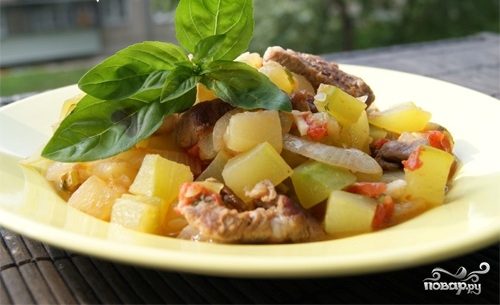 Мясное рагу с кабачками