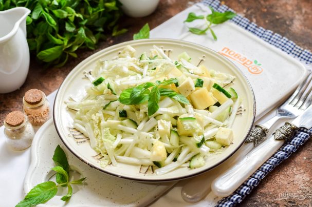 Салат с пекинской капустой и адыгейским сыром Салат с пекинской капустой и адыгейским сыром
