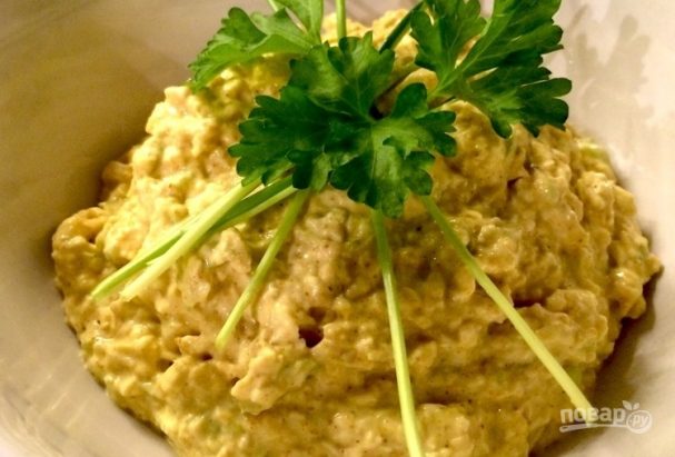 Салат из куриной грудки с карри
